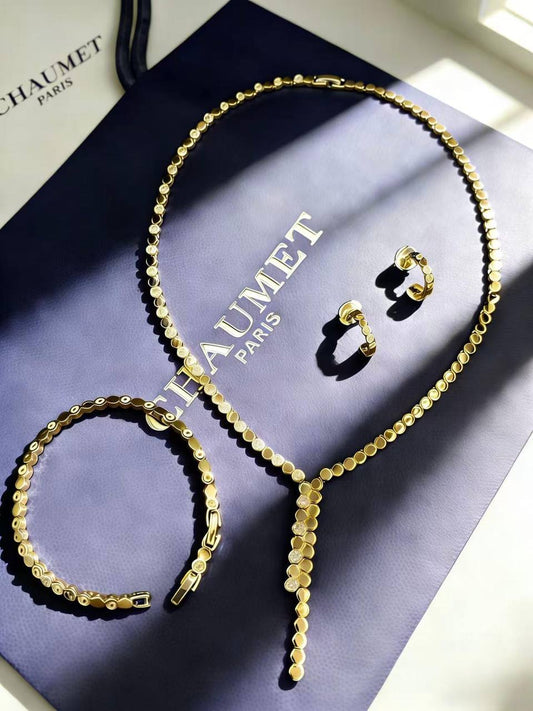 CHAUMET MASTER💫✨
NECKLACE BRACELET EARRINGS WITH BOX AND PAPER BAG 
230 DHS🇦🇪🛍️🎁

Zain89
♥️♥️♥️