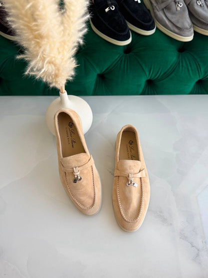 Loro Piana 
Vip quality 
Size:36 to 42
450 dhs🇦🇪🇦🇪

Zain113
♥️♥️♥️