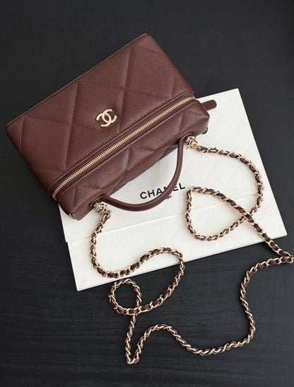 Chanel
110 dhs✅

SIZE：22cm

GOOD-quality 

with box
🎁🎁🎁

Zain35
♥️♥️♥️
