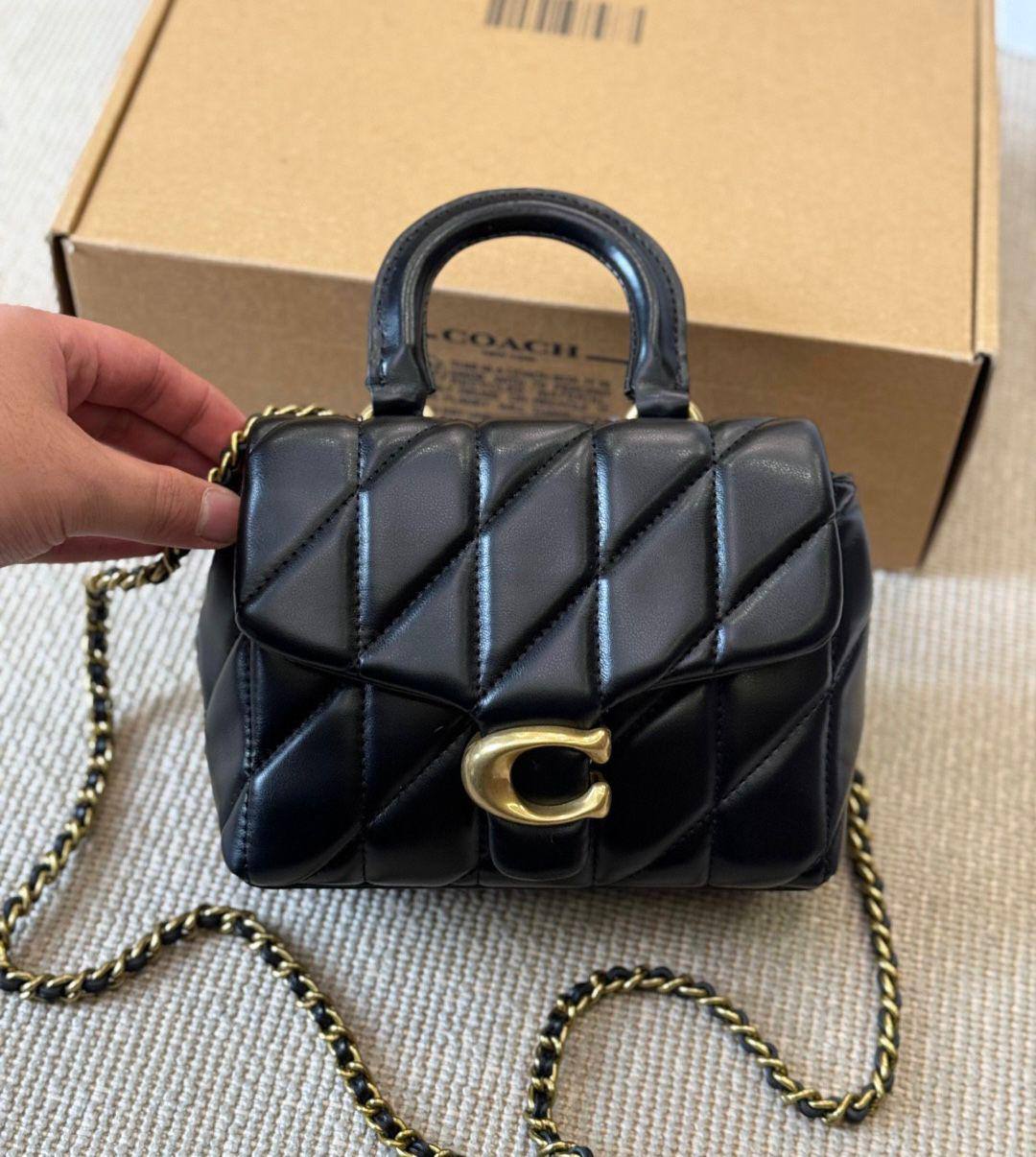 COACH 

NEW CAME GOOD QUALITY 

WITH BOX 
🎁🎁🎁

95 dhs🪙🌨️

Zain39
♥️♥️♥️