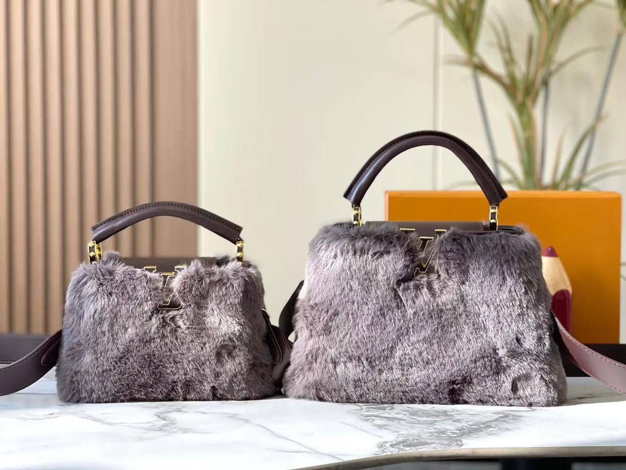 LV
Master
New. 

27cm. 380 dhs🪙🌨️
21cm. Is. 360 dhs🪙🌨️

With. Box.  
🎁🎁🎁

Zain131
♥️♥️♥️