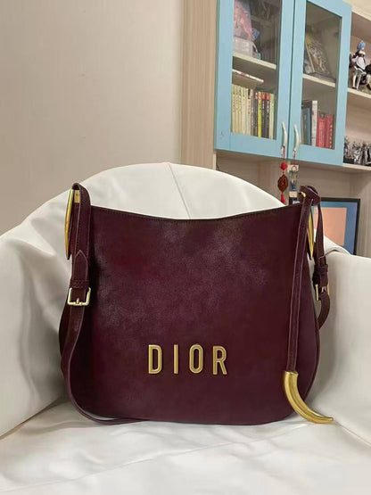 Dior 
Good Quality 
110 dhs❤️

Zain250
♥️♥️♥️