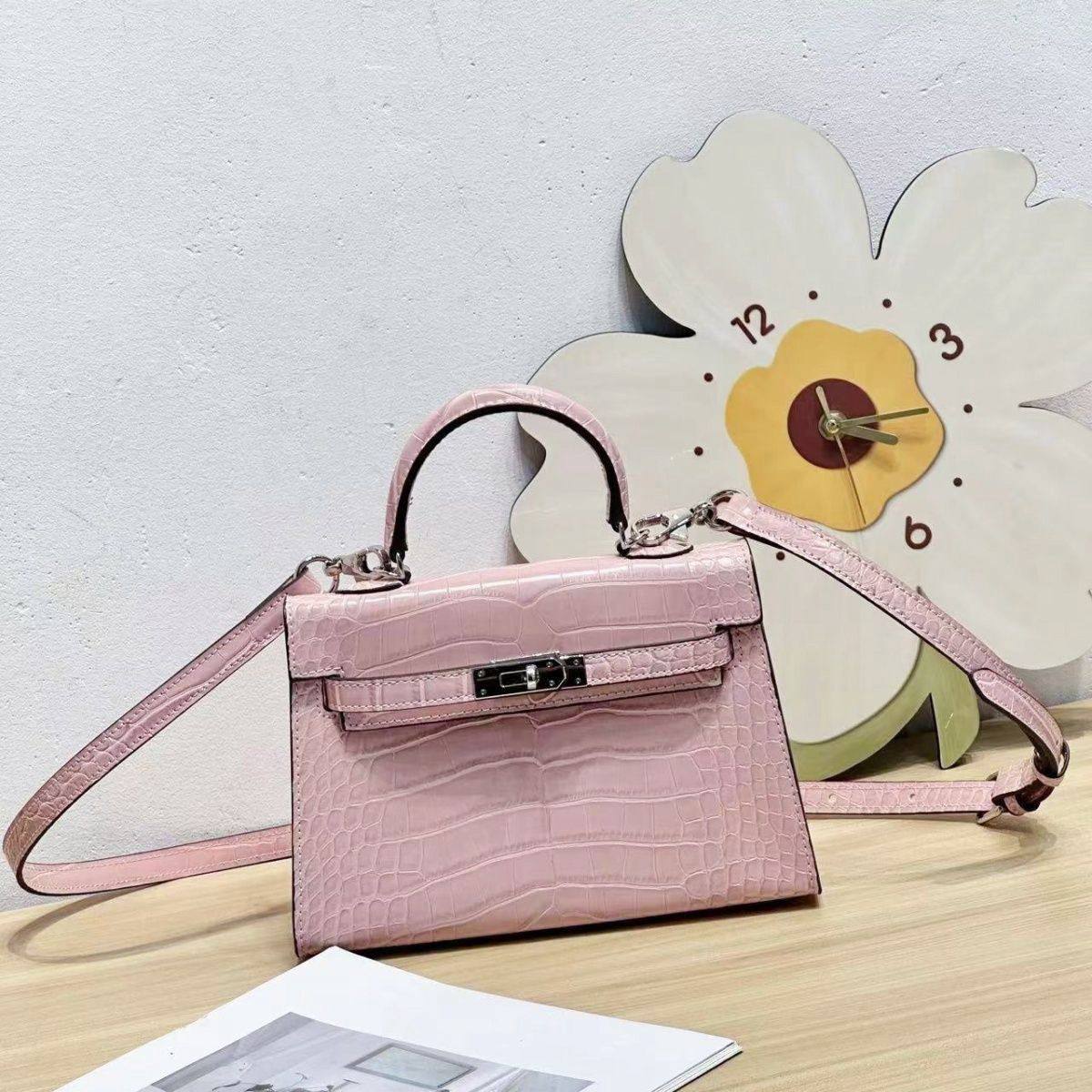 HERMES 

NEW CAME 

GOOD QUALITY 

WITH BOX 
🎁🎁🎁

95 dhs🪙🖤

Zain39
♥️♥️♥️