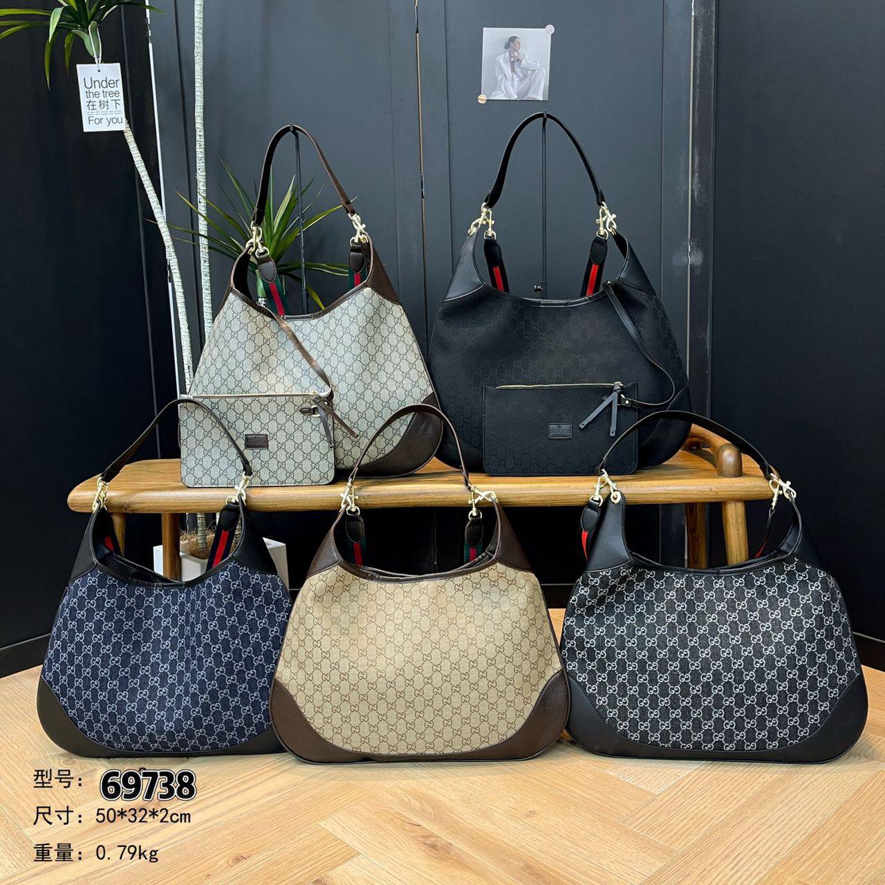 Gucci
90 dhs💓
SIZE：48cm

Zain35
♥️♥️♥️