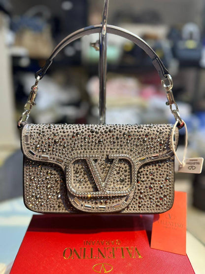 Valentino
115 dhs❣️

with box
🎁🎁🎁

Zain90
♥️♥️♥️