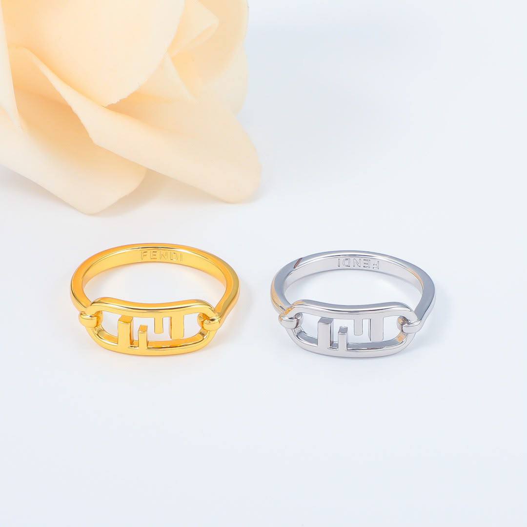 Fendi 
Ring 💍 available size👇
6,7,8,9
Master quality 💯

With normal boxes 📦 
45 dhs🇦🇪🇦🇪

With master box 🗃️ 
60 dhs🇦🇪🇦🇪

Zain216
♥️♥️♥️