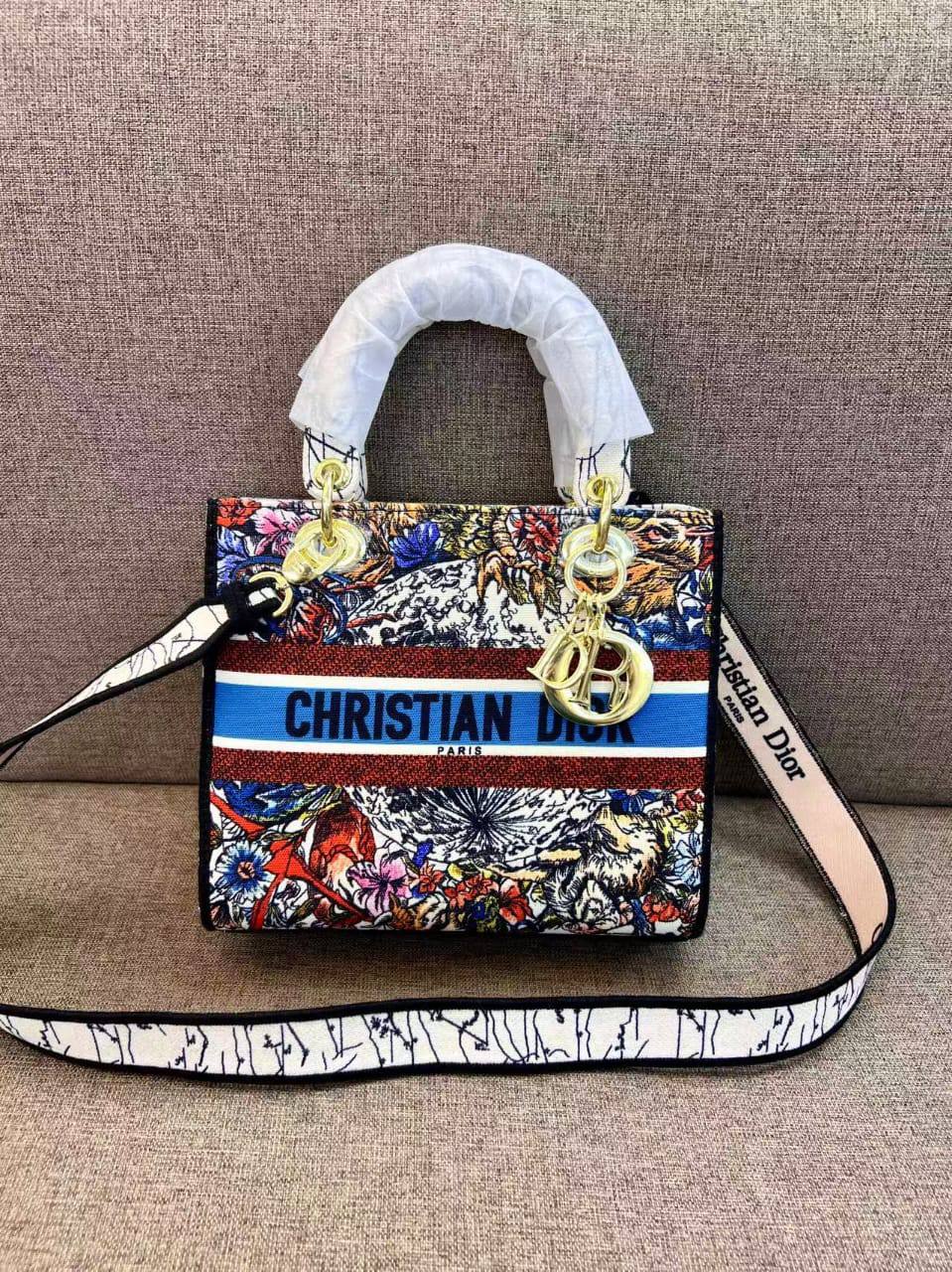 Dior
110 dhs✅
high quality

Zain26
♥️♥️♥️