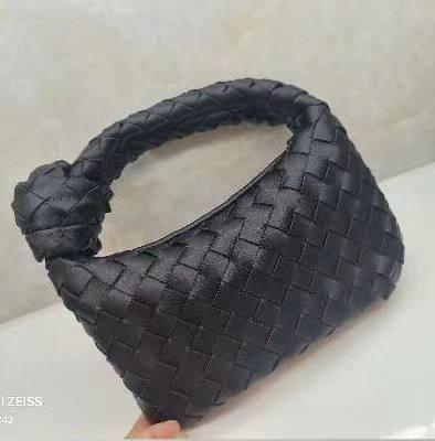 Bottega

100 dhs✅

with box
🎁🎁🎁

size 24cm

Zain26
♥️♥️♥️