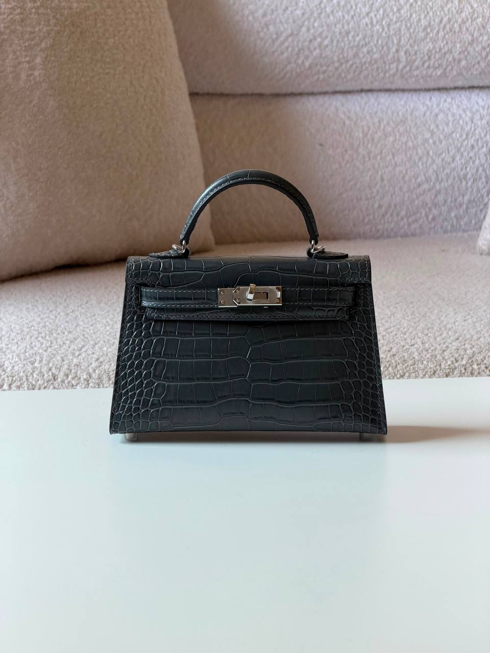 Hermes kelly croc 19cm💕master quality😍with box❤️
520 dhs💓

Zain52
♥️♥️♥️