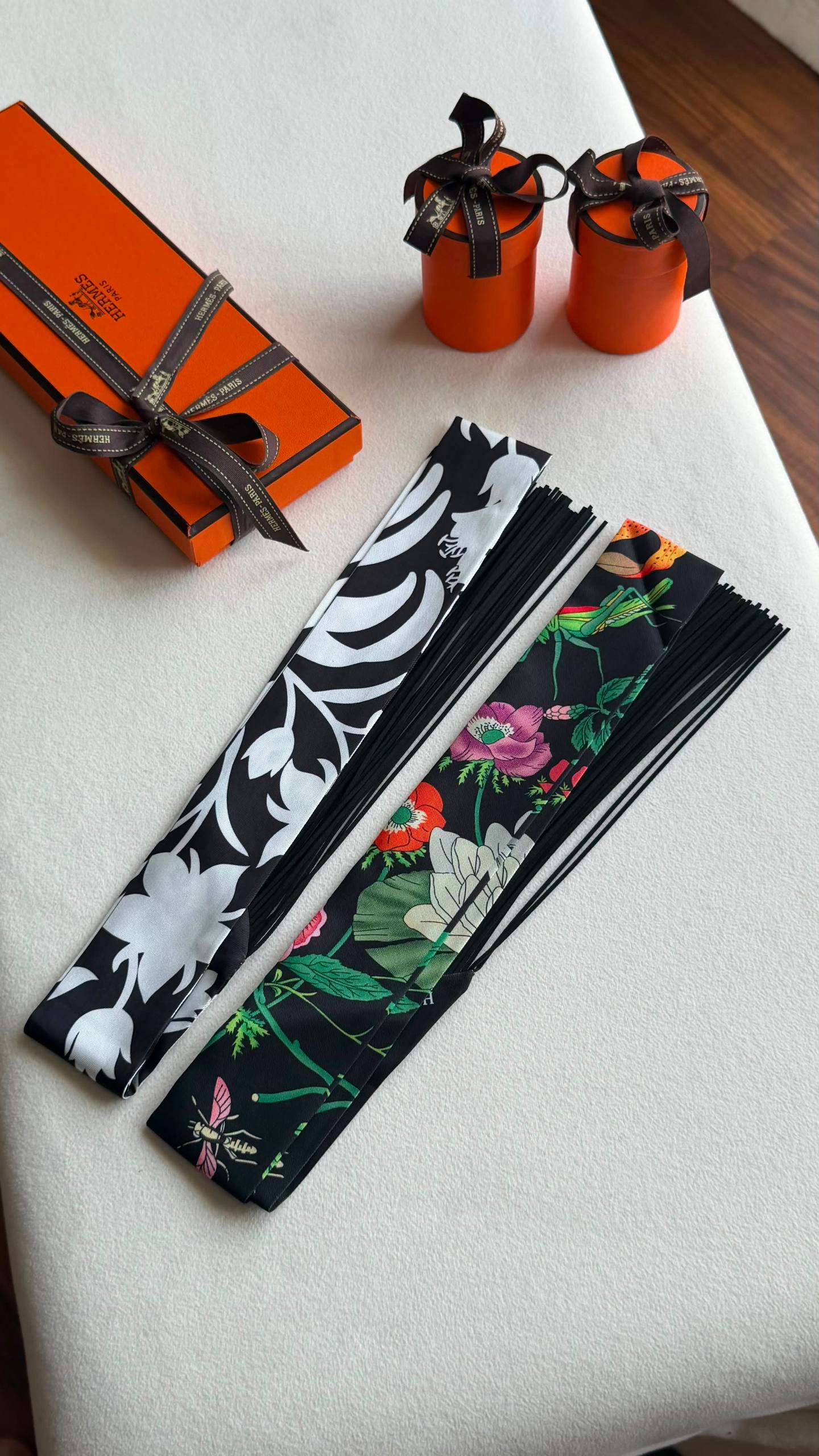 Hermes
*Twilly Scarf* 
*With orginal packing*  🎁
230 dhs✅
*VIP QUALITY*

Zain280
♥️♥️♥️