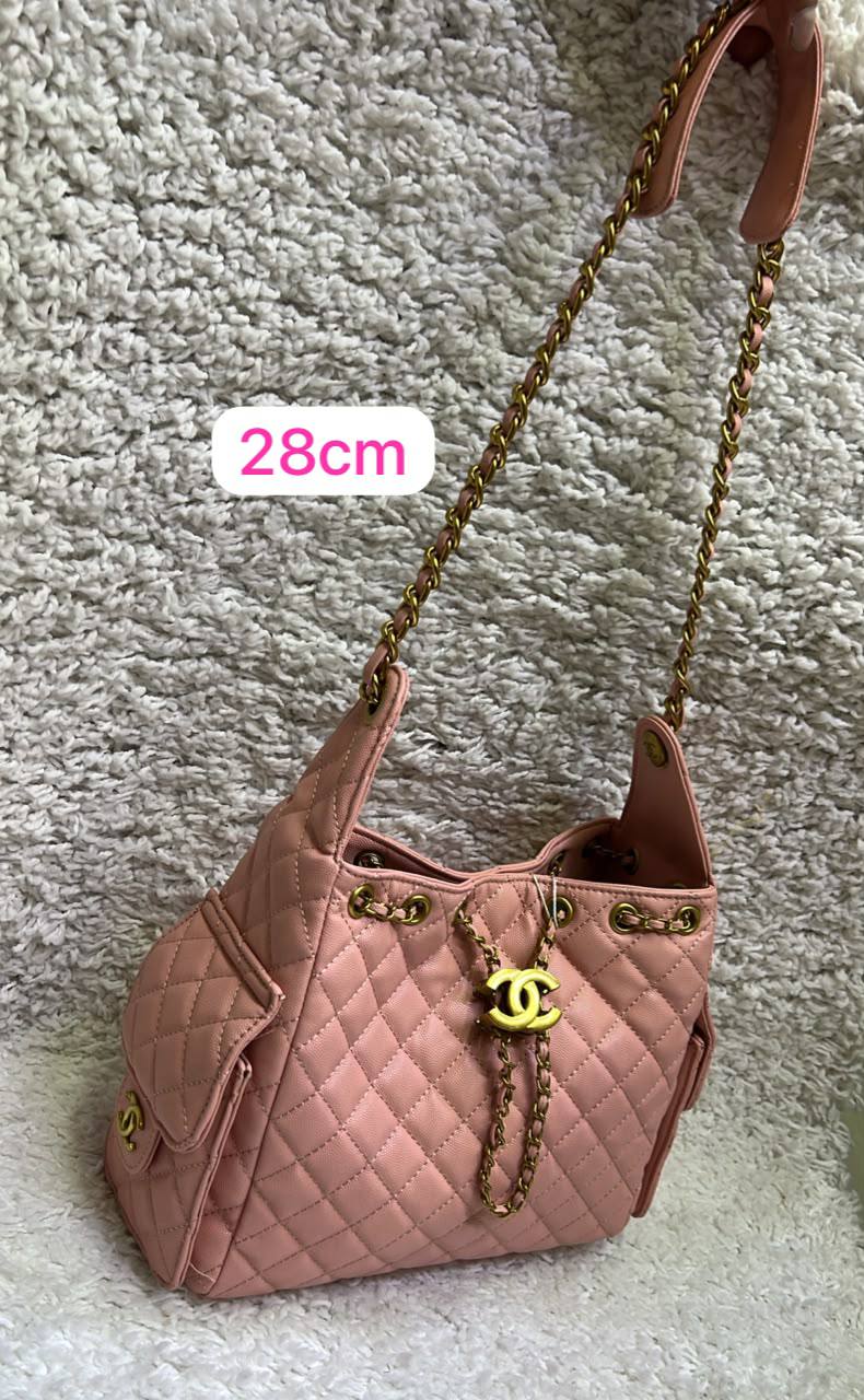 Chanel 
28cm 
with box 
120 dhs✅

Zain168
♥️♥️♥️