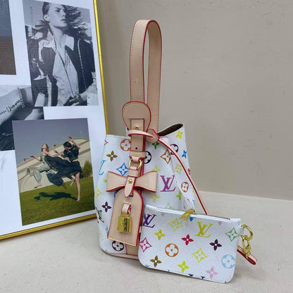 LV
25*18*13cm
70 dhs❣️

Zain17
♥️♥️♥️