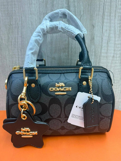 COACH

Size  18cm

Withbox
100 dhs🇦🇪🇦🇪

Zain04
♥️♥️♥️
