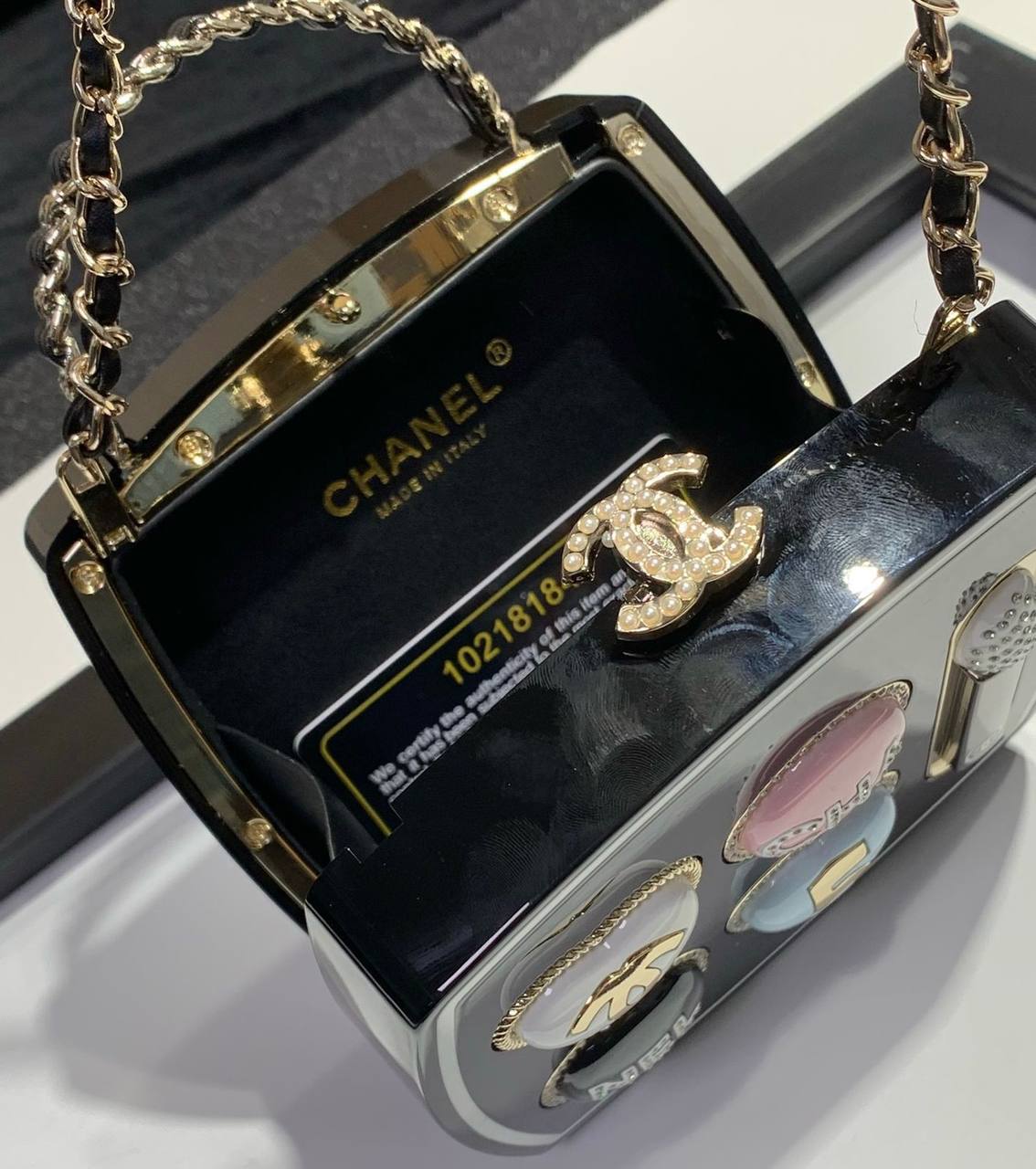 CHANEL

 COPY ONE 

WITH BOX 
🎁🎁🎁

220 dhs✅

Zain39
♥️♥️♥️