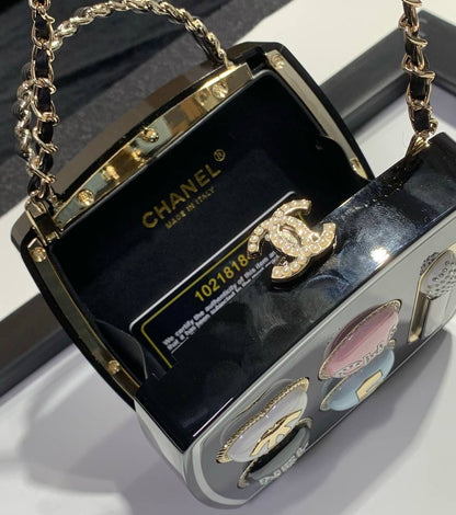 CHANEL

 COPY ONE 

WITH BOX 
🎁🎁🎁

220 dhs✅

Zain39
♥️♥️♥️