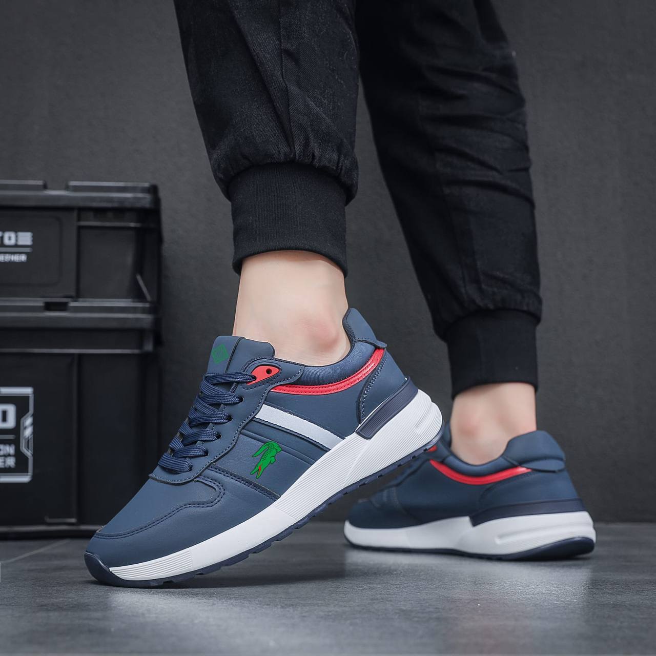 Lacoste
Size 40to45
80 dhs✅

Zain163
♥️♥️♥️