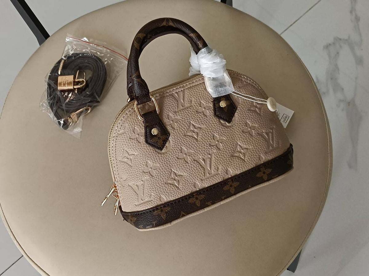 Lv
90 dhs🇦🇪🇦🇪
size 20cm

Zain26
♥️♥️♥️
