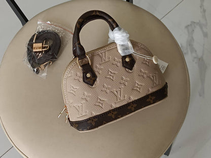 Lv
90 dhs🇦🇪🇦🇪
size 20cm

Zain26
♥️♥️♥️