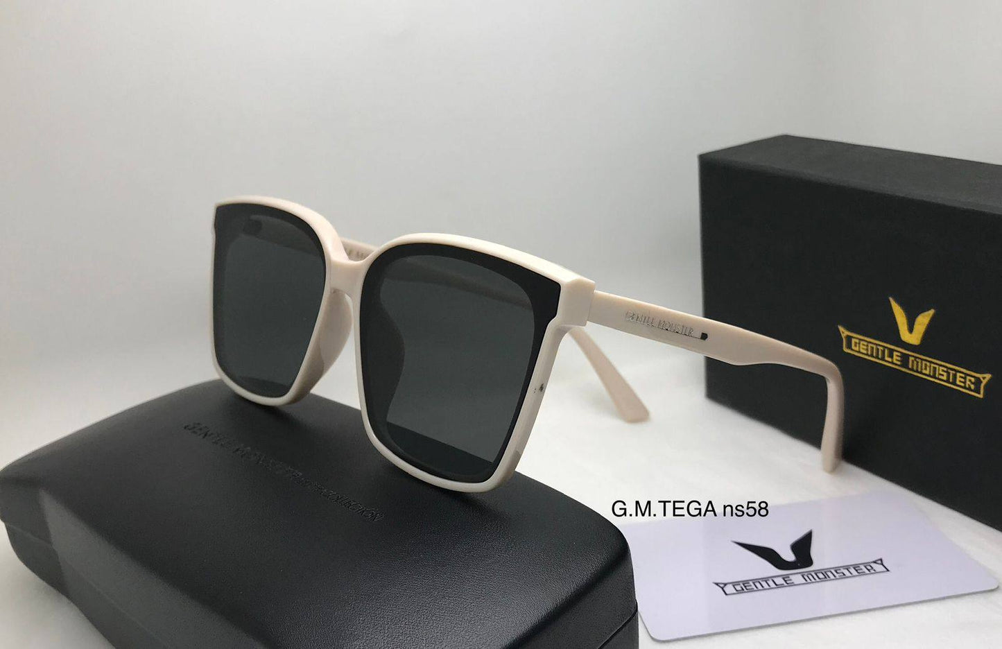 Sunglasses
70 dhs🪙🌨️

Zain126
♥️♥️♥️