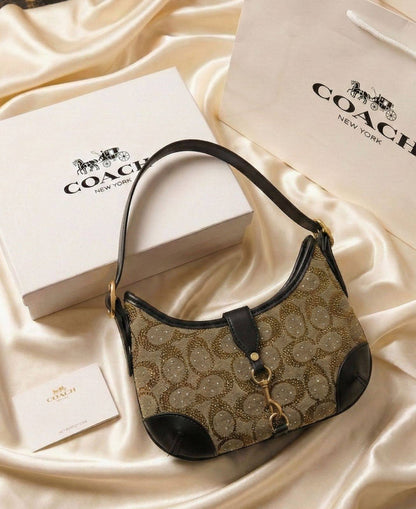 Coach
115 dhs❣️
SIZE：24cm
Good quality 

with box 
🎁🎁🎁

Zain35
♥️♥️♥️