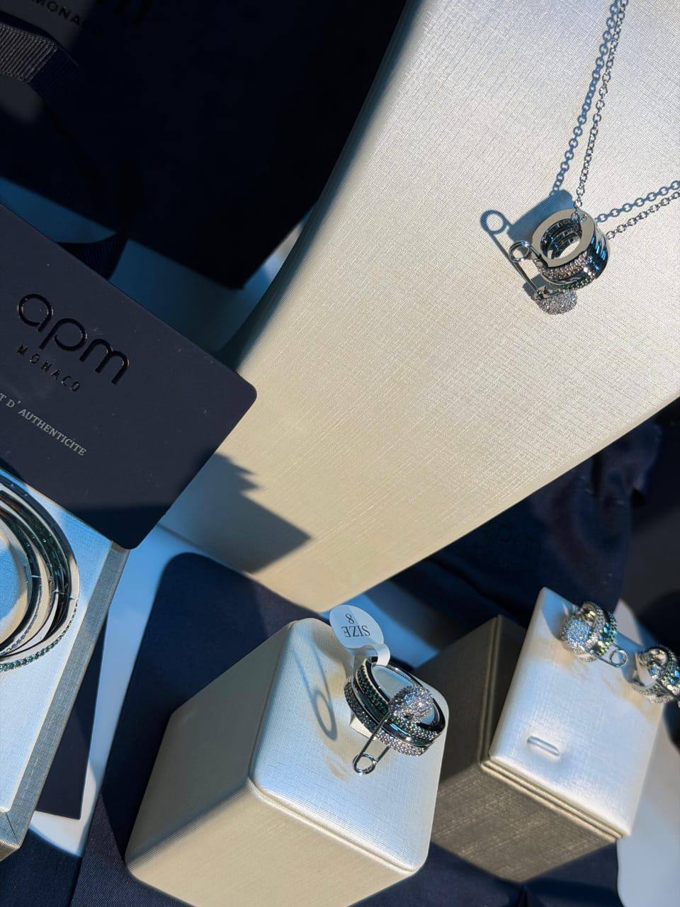APM SET 
✨💫MASTER
FULL SET 
250 DHS✅
WITH BOX AND PAPER BAG🎁🛍️

Zain89
♥️♥️♥️