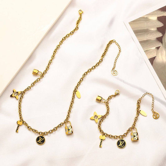 New arrival luxury branded set of 2 
70 dhs🪙💚/ set without box 
80 dhs🪙💚/ set with branded box and paperbag

Zain242
♥️♥️♥️