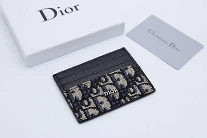 Card holder
35 dhs🪙💕

Zain33
♥️♥️♥️