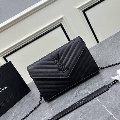 YSL 
GOOD QUALITY 
WITH BOX 
🎁🎁🎁

95 dhs✅

Zain295
♥️♥️♥️