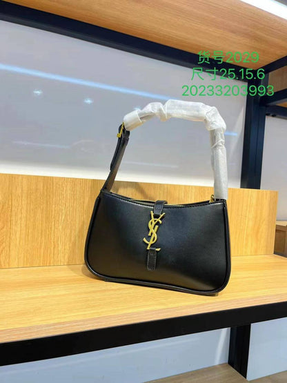 YSL

75 dhs🪙🌺

With box
🎁🎁🎁

25 cm 💐💐

Zain219
♥️♥️♥️