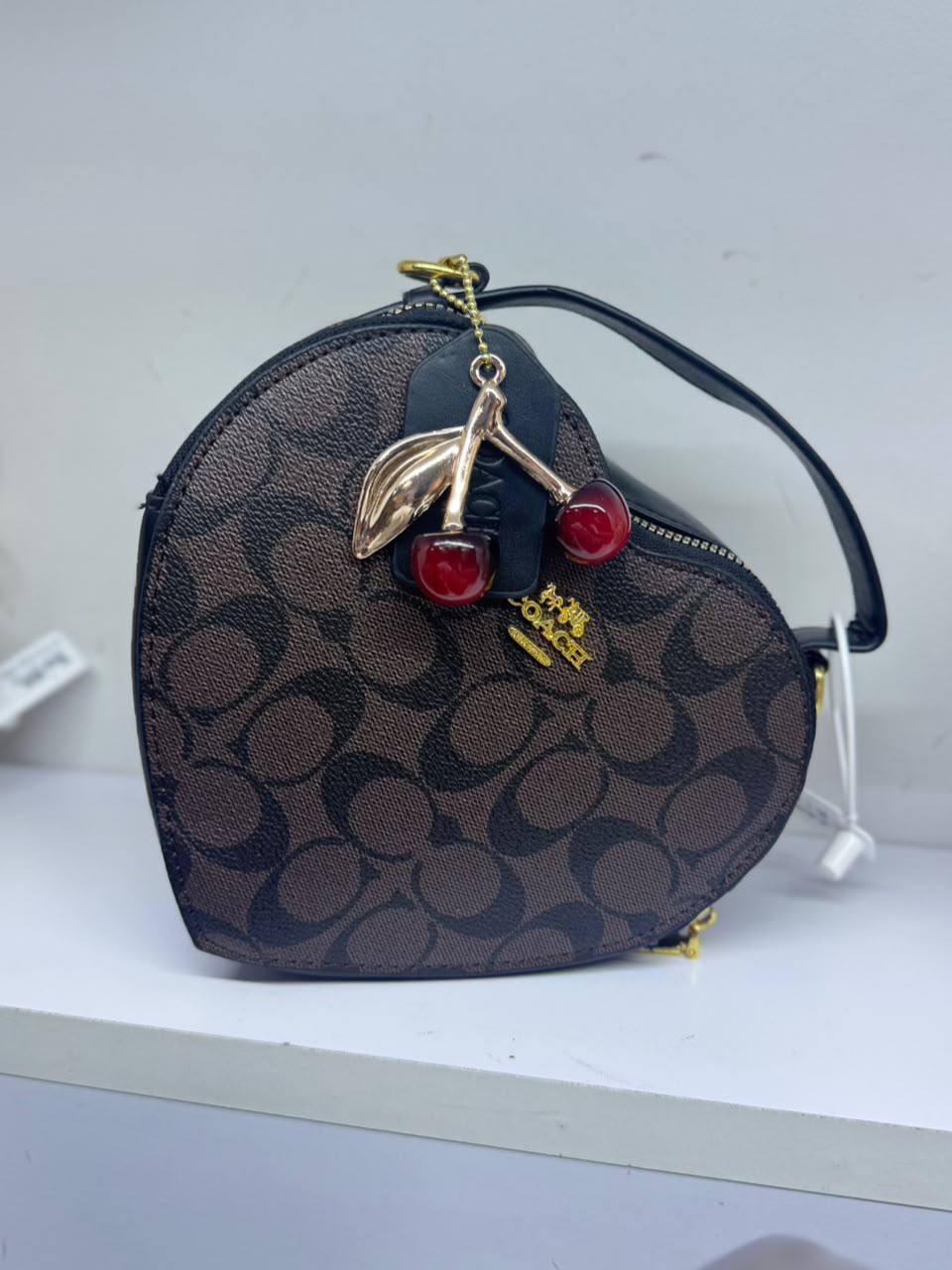 Coach Bags
70 dhs✅

Zain232
♥️♥️♥️