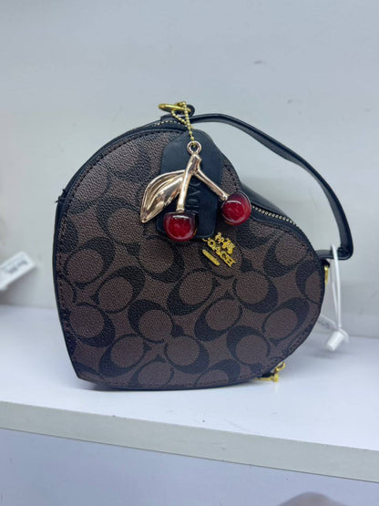 Coach Bags
70 dhs✅

Zain232
♥️♥️♥️