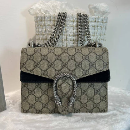 Gucci
High quality

Size: 20×15×6cm

With box 
🎁🎁🎁

95 dhs💓

Zain50
♥️♥️♥️
