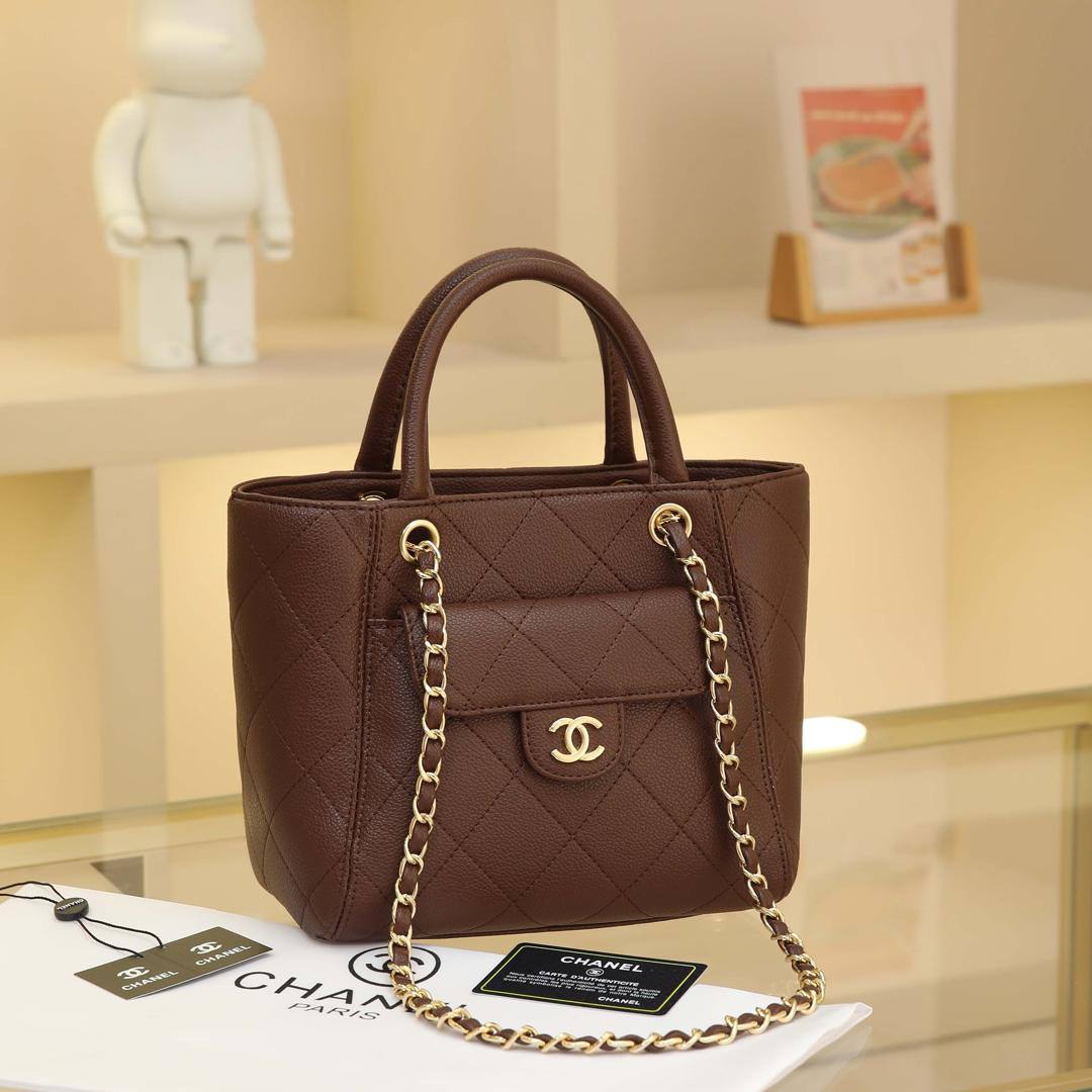 Chanel

100 dhs🇦🇪

with box
size 25cm

Zain26
♥️♥️♥️