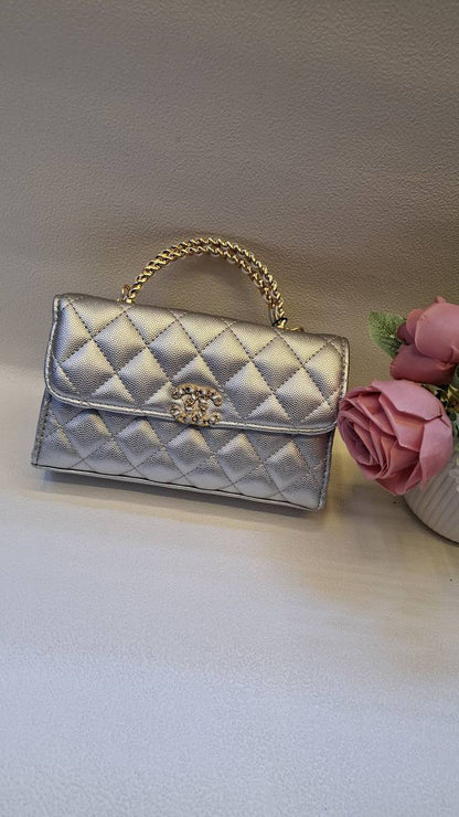 CHANEL
19cm
100 dhs✅
with box 📦

Zain254
♥️♥️♥️