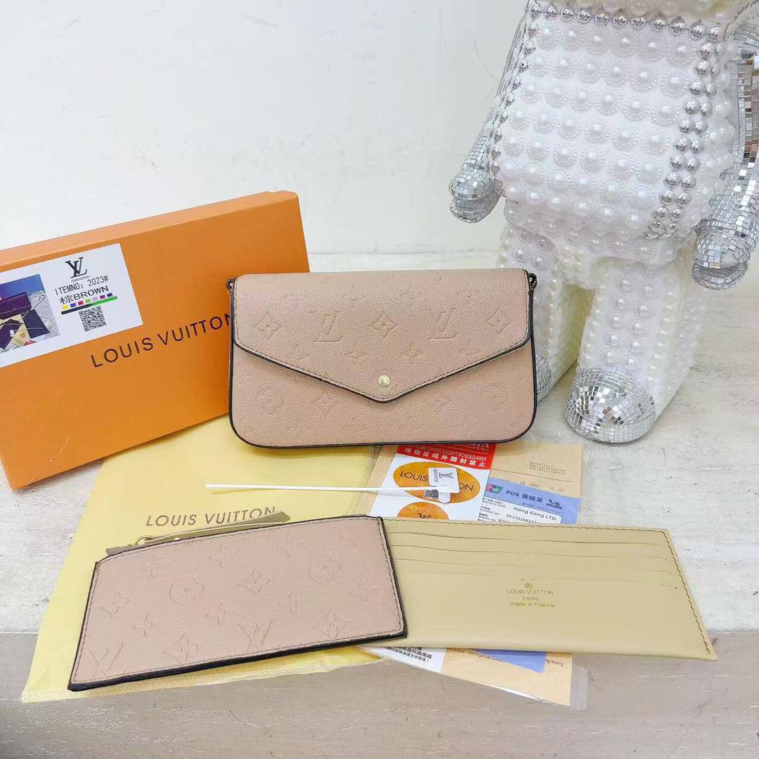 LV / coach

80 dhs🇦🇪🇦🇪

with box
size 22×3.5×12cm

Zain42
♥️♥️♥️