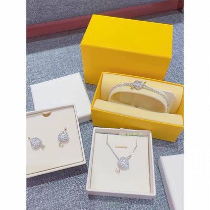 Swarovski set
Necklace 
Earrings 
Bracelet 
Master quality

175 dhs🇦🇪🇦🇪
normal box 📦

Zain48
♥️♥️♥️
