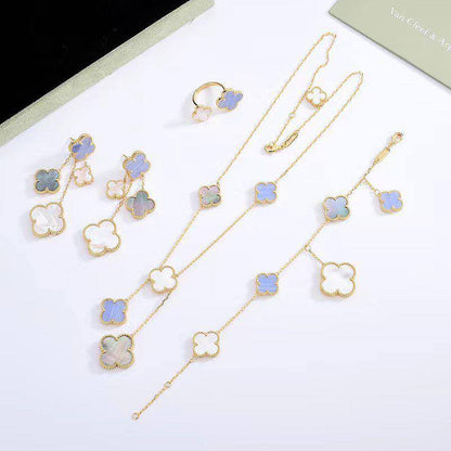 VANCLEAF SET
MASTER💫✨💫

NECKLACE BRACELET 
EARRINGS RING

275 DHS🇦🇪🇦🇪

WITH BOX AND PAPER BAG🛍️🎁

Zain89
♥️♥️♥️