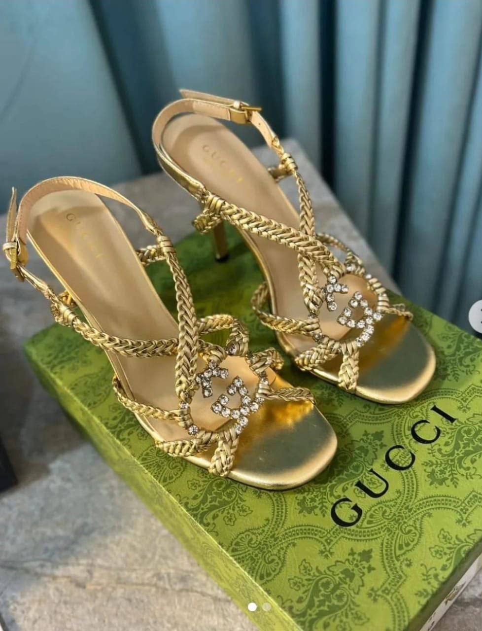Gucci Heel
Size 36-42 
140 dhs💓

Zain132
♥️♥️♥️