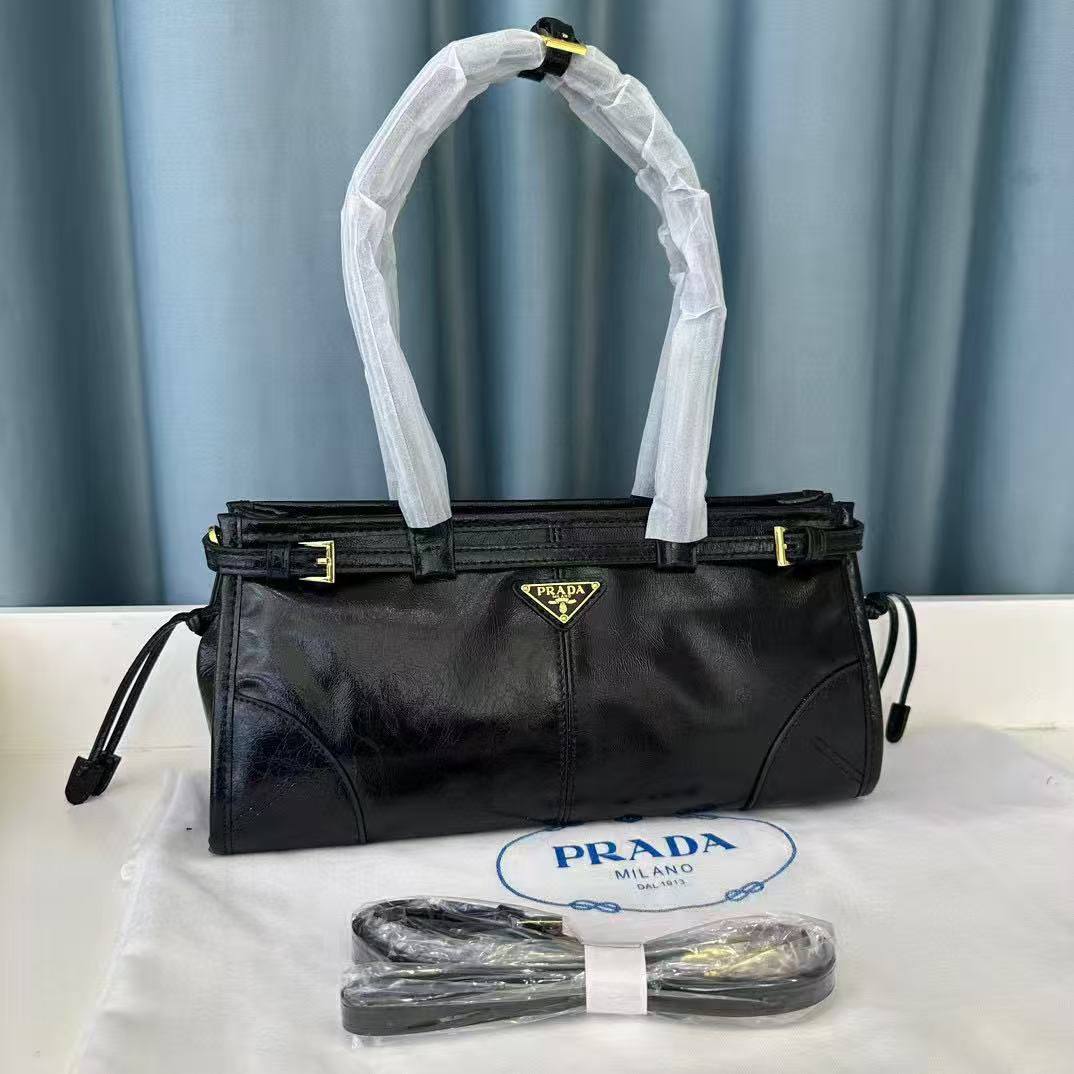 Prada
Master❣️❣️
high quality 
350 dhs🇦🇪🇦🇪
#31cm🙋‍♂️❤️

Zain228
♥️♥️♥️