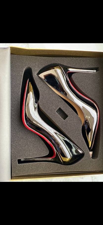 Louboutin  
AAA master quality 
Size 36……….41 
450 dhs✅

Zain180
♥️♥️♥️