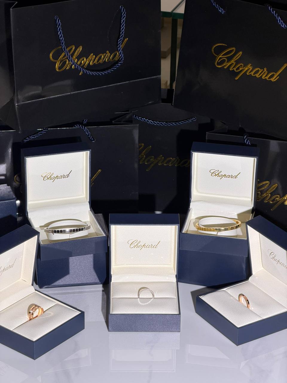 CHOPARD
New Collection 😍
Quality: Super Master 
Non -Tarnish color
For Price 👇 WTSP Text Zain 0568585901

Zain268
♥️♥️♥️