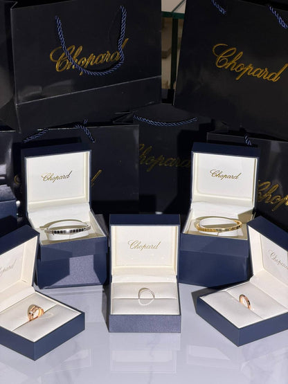 CHOPARD
New Collection 😍
Quality: Super Master 
Non -Tarnish color
For Price 👇 WTSP Text Zain 0568585901

Zain268
♥️♥️♥️