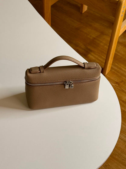 LORO PIANA 

19cm

320 dhs🇦🇪🇦🇪🇦🇪
 MASTER QUALITY
 With box🎁

Zain167
♥️♥️♥️