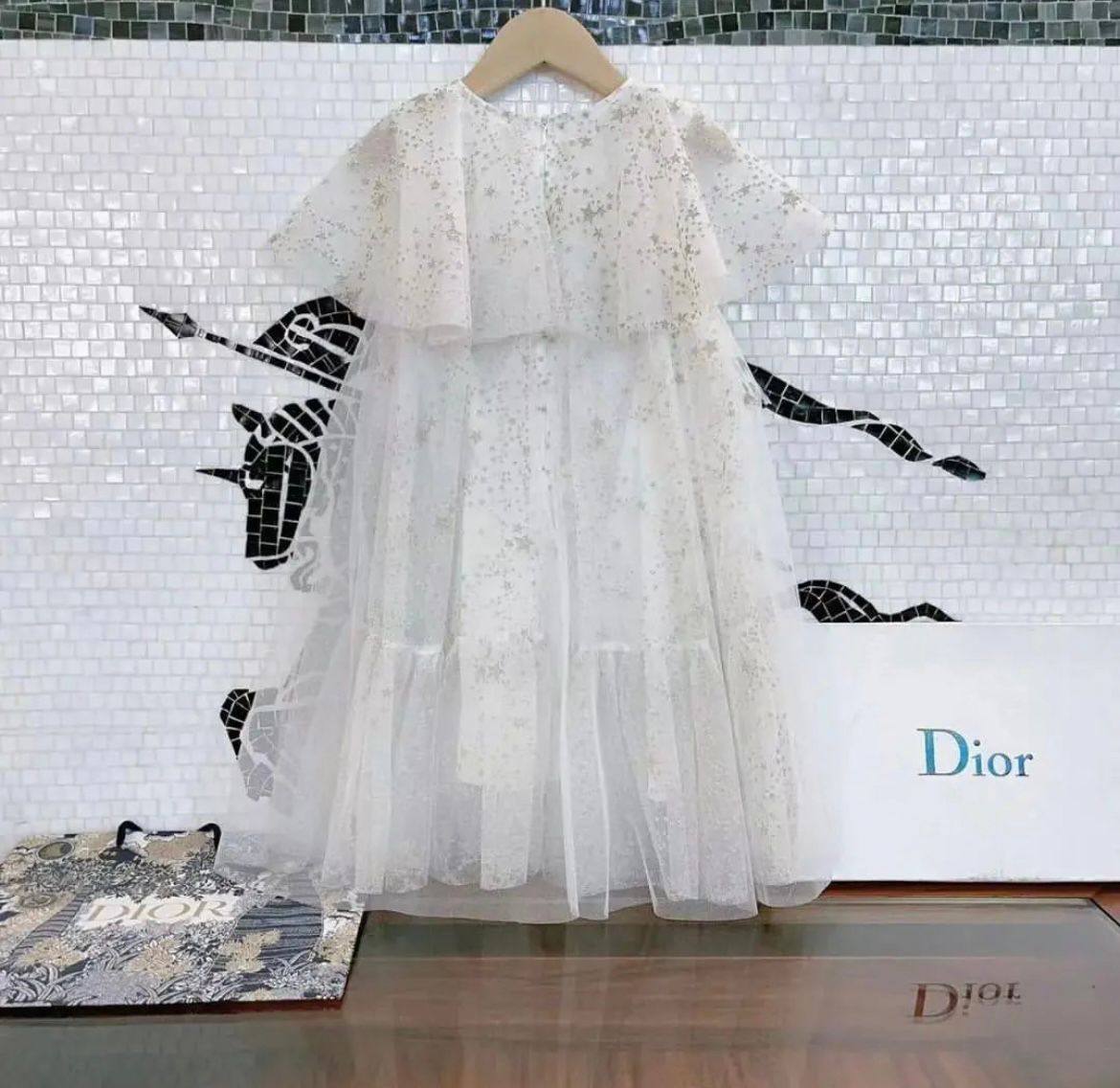 Dior
1-9y 
110 dhs✅

Zain151
♥️♥️♥️