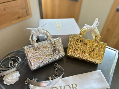 Dior

17cm 300 dhs🇦🇪🇦🇪
22 cm. 320 dhs🇦🇪🇦🇪

Zain10
♥️♥️♥️
