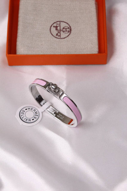*HERMES*  🧡🐎
    *  ⬆️MINI CLIC KELLY BRACELET
* ⁠↗️ *Super Master Quality* ®️
* ⁠Gold Plated
* ⁠Size 17cm
*125 dhs👑* with *Normal* Box & Bag
*145 dhs👑* with *Orignal* Packaging 🎁

Zain209
♥️♥️♥️