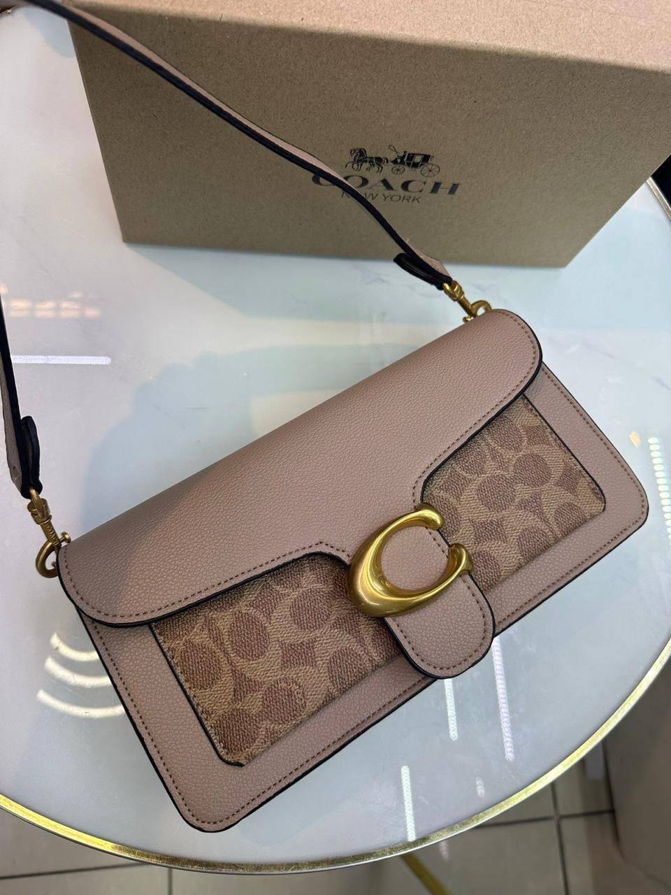 COACH 
90 dhs🪙🌨️

with box
🎁🎁

Zain90
♥️♥️♥️