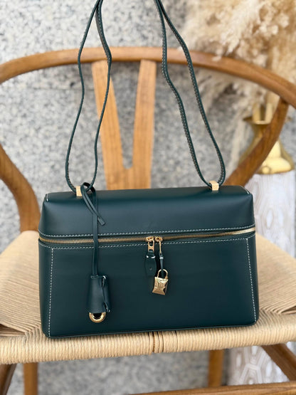 Available again✨✨✨
MISS DIOR
22cm
280 dhs🪙🌨️
Top quality 
With box🎁

Zain167
♥️♥️♥️