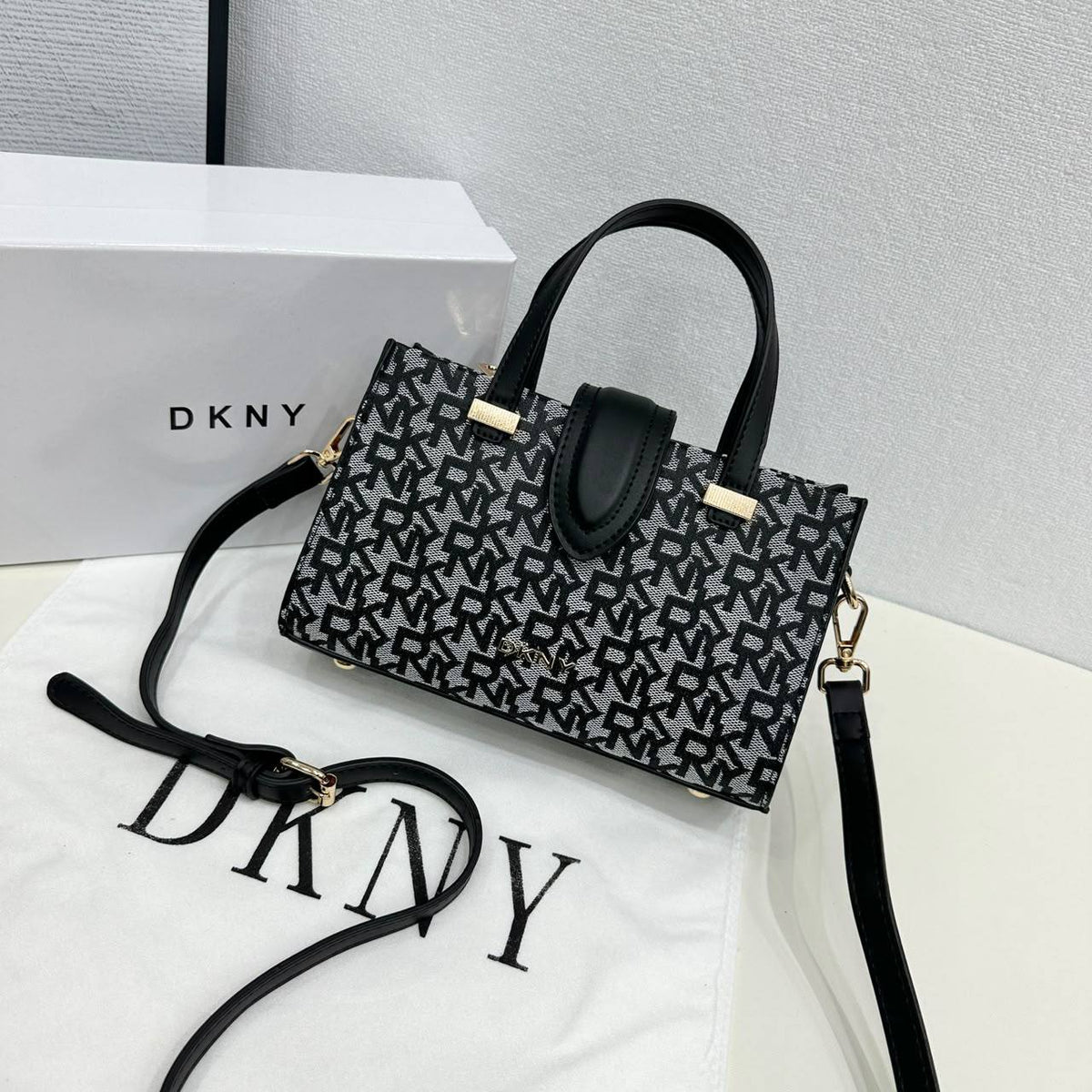 Dkny
100 dhs🇦🇪🇦🇪

good-quality 
with box

Zain35
♥️♥️♥️