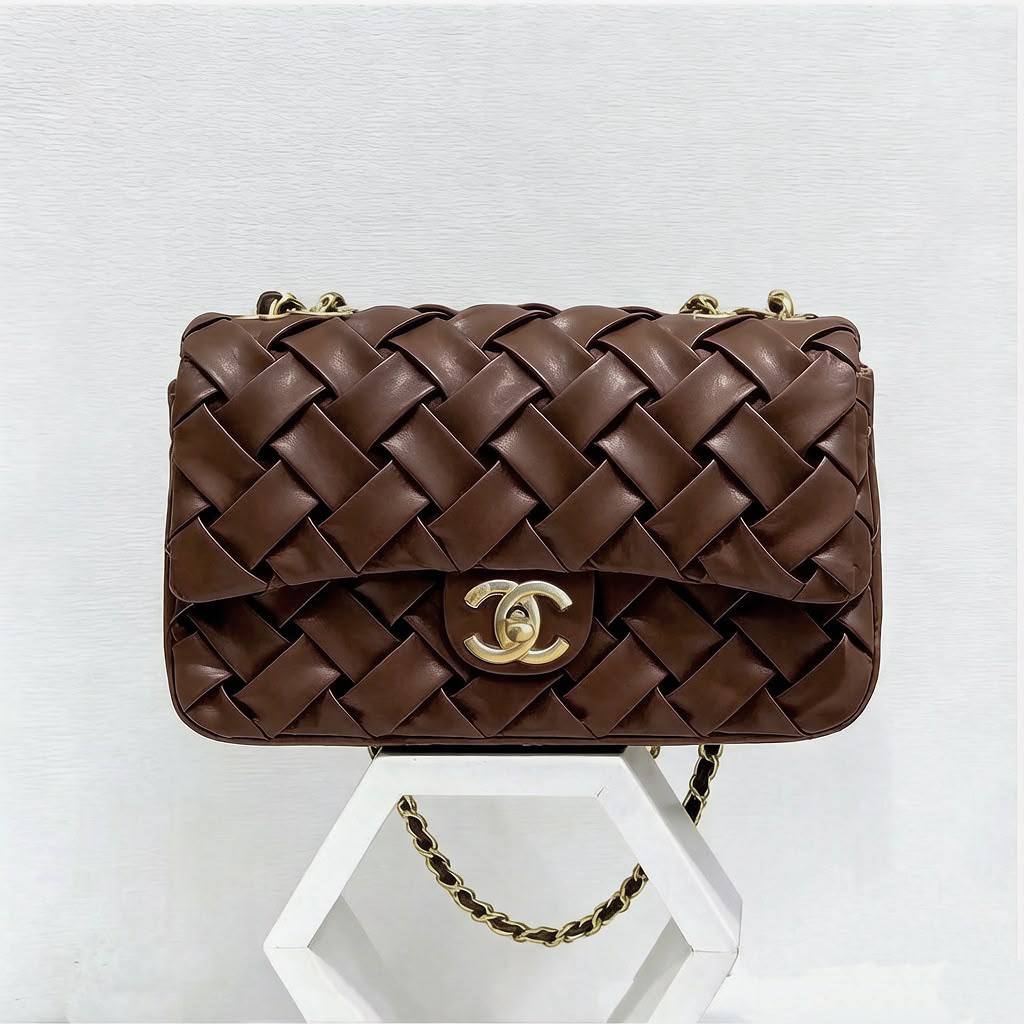 CHANEL
 COPY ONE 
 WITH BOX 
150 dhs✅

Zain295
♥️♥️♥️